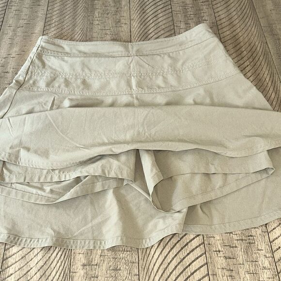 Athleta Active Skort 🎾 ⛳️ 🏝️ Security pocket in back. Great for travel 🧳 ✈️ - Picture 8 of 17